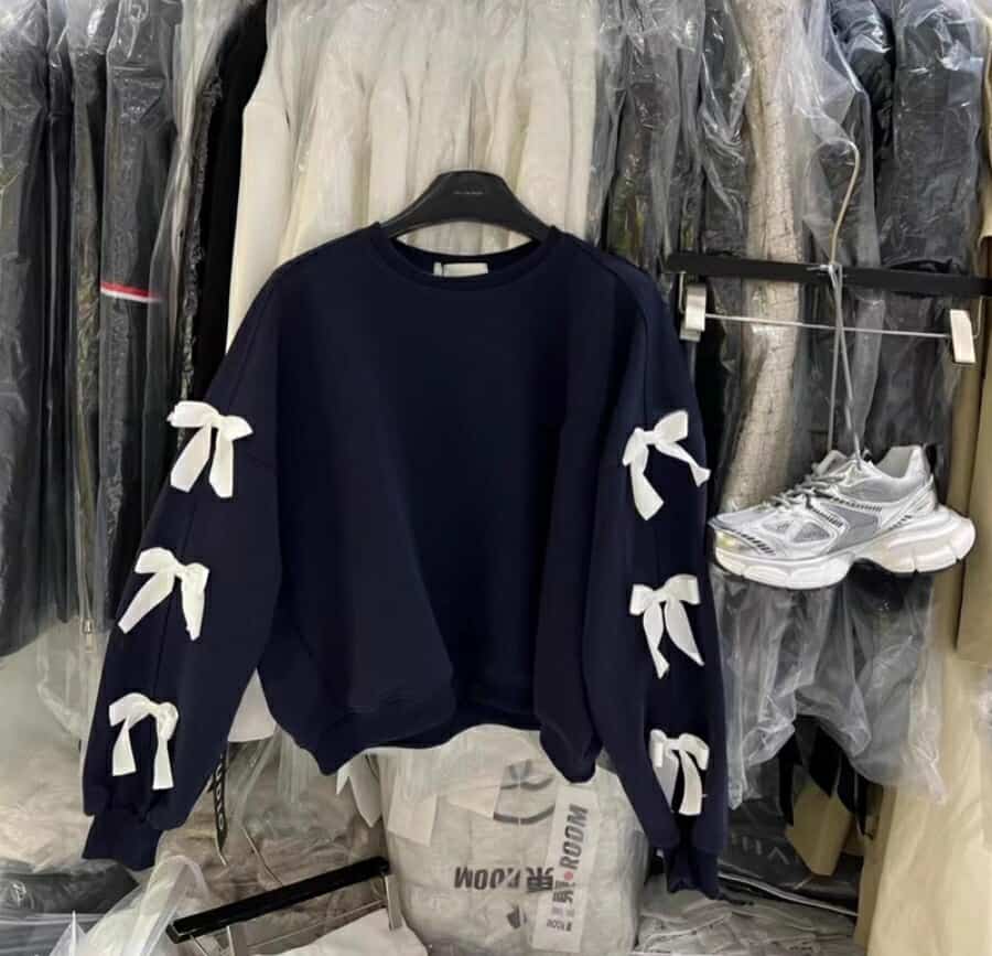 Áo hoodie gắn nơ