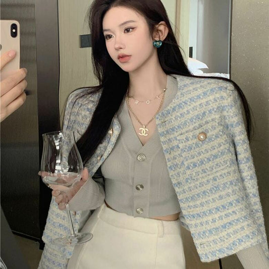 Áo Chanel đính ngọc trai